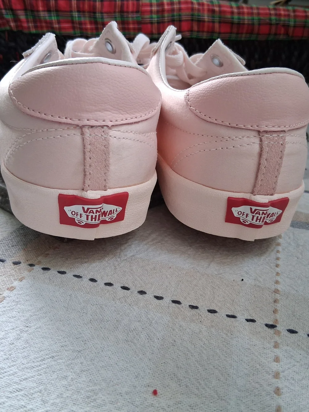 NWT Vans Women’s Pink Low-Top Lace-Up Sneakers